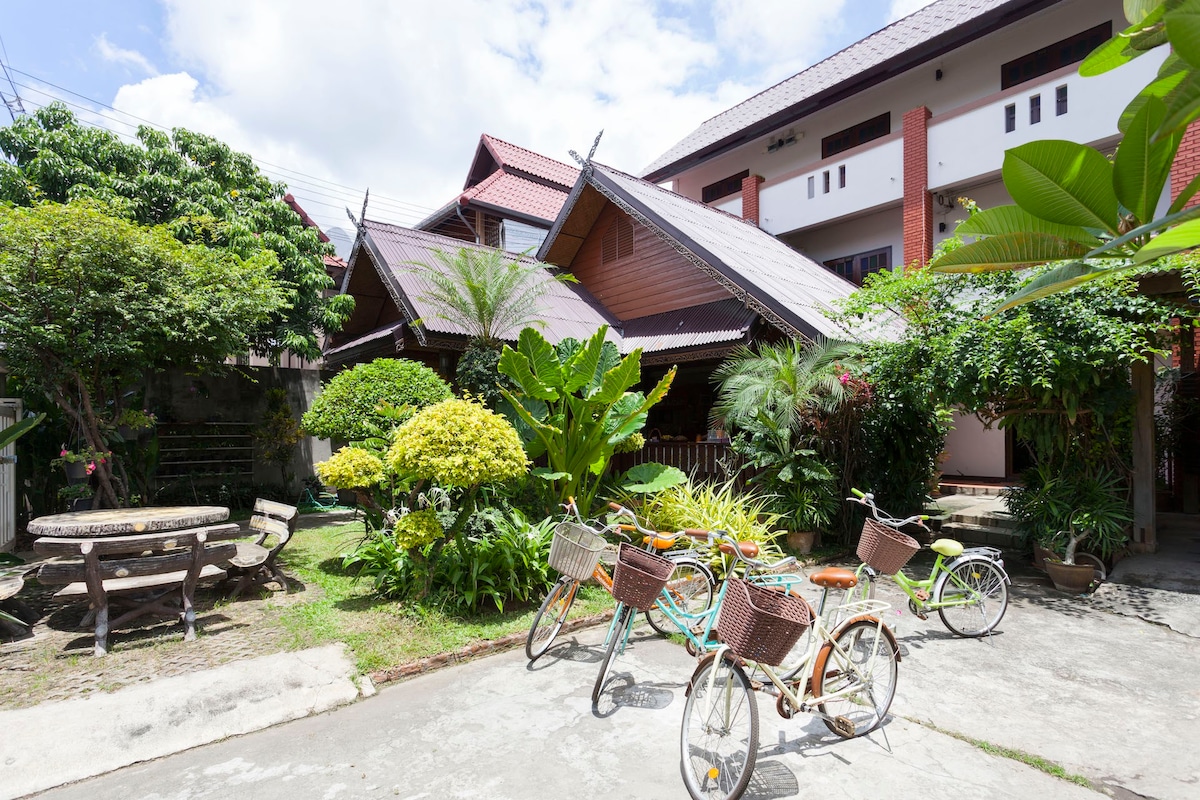 Little Home 依偎在护城河边的泰式小院 双床房间B2 住3晚以上可以选择接送机一趟