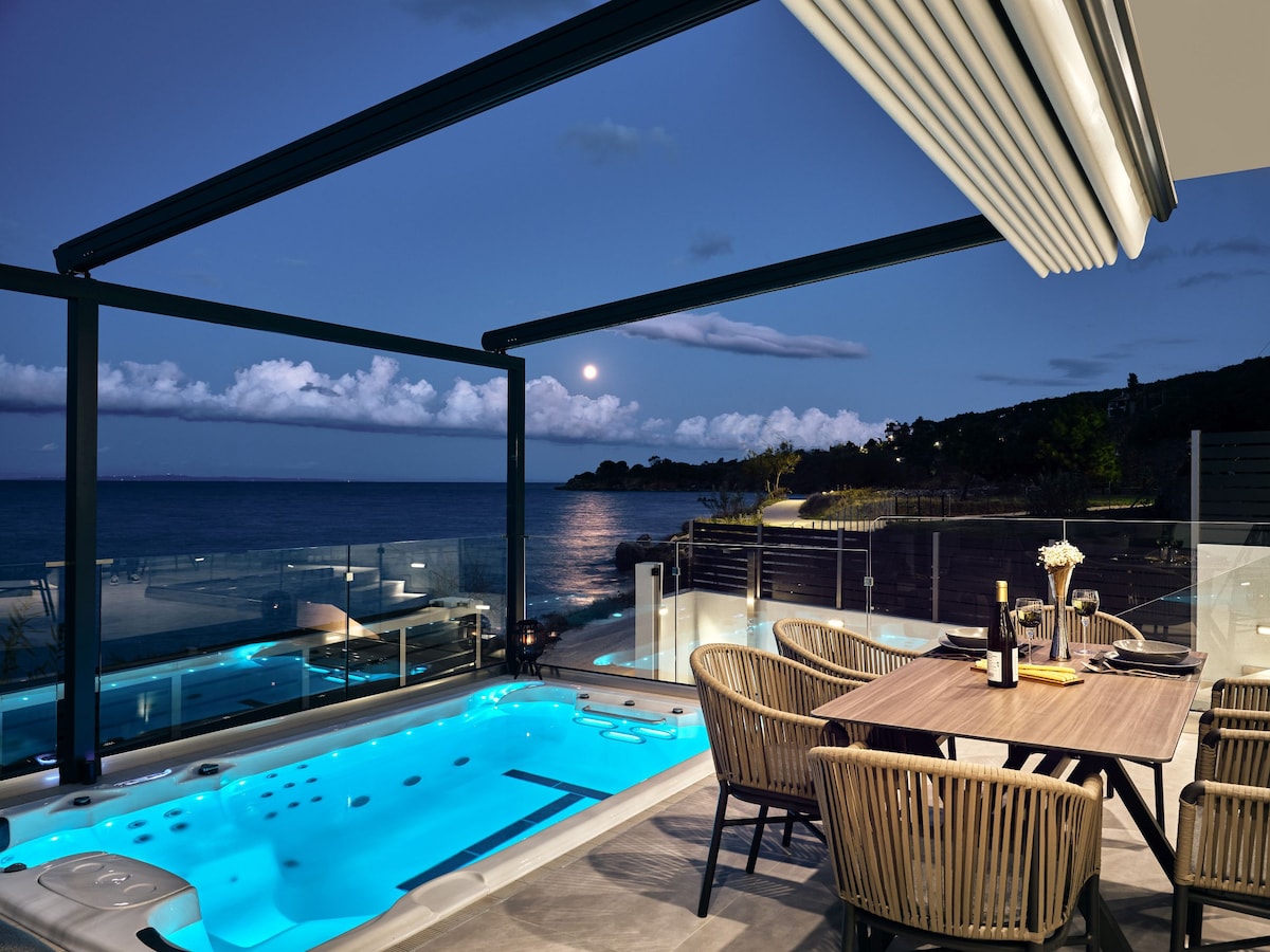Blue View Villa with Swim Spa