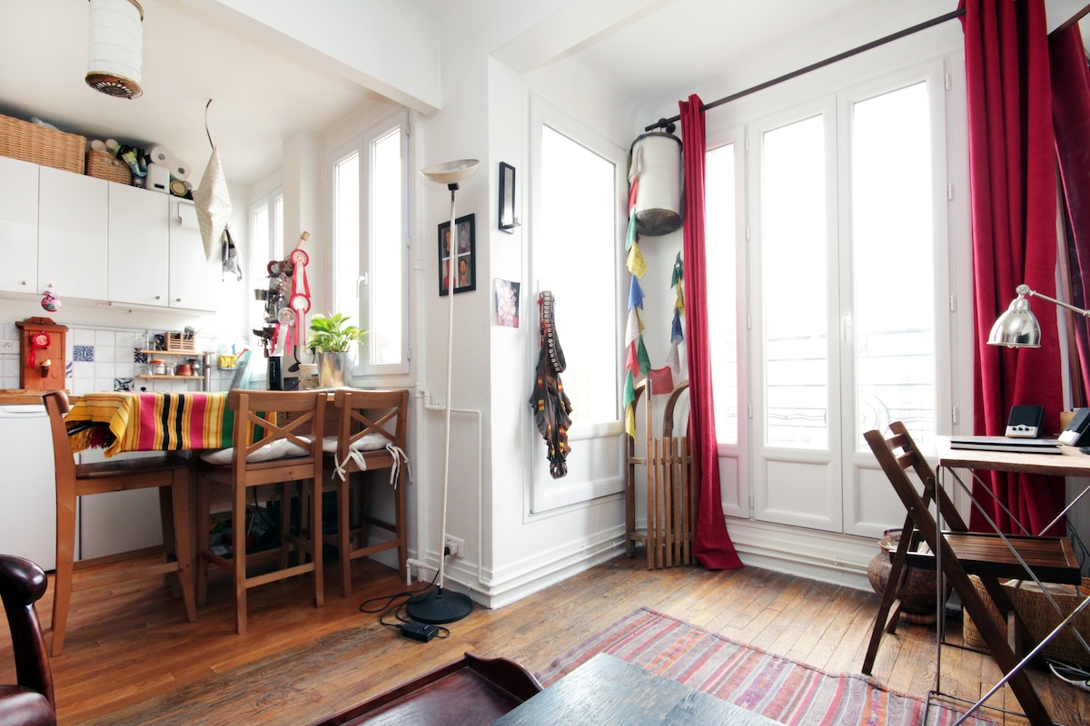 Beautiful Montmartre view and balcony!