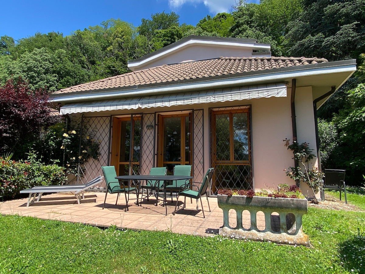 Casa direkt am See mit Pool und Privatgarten