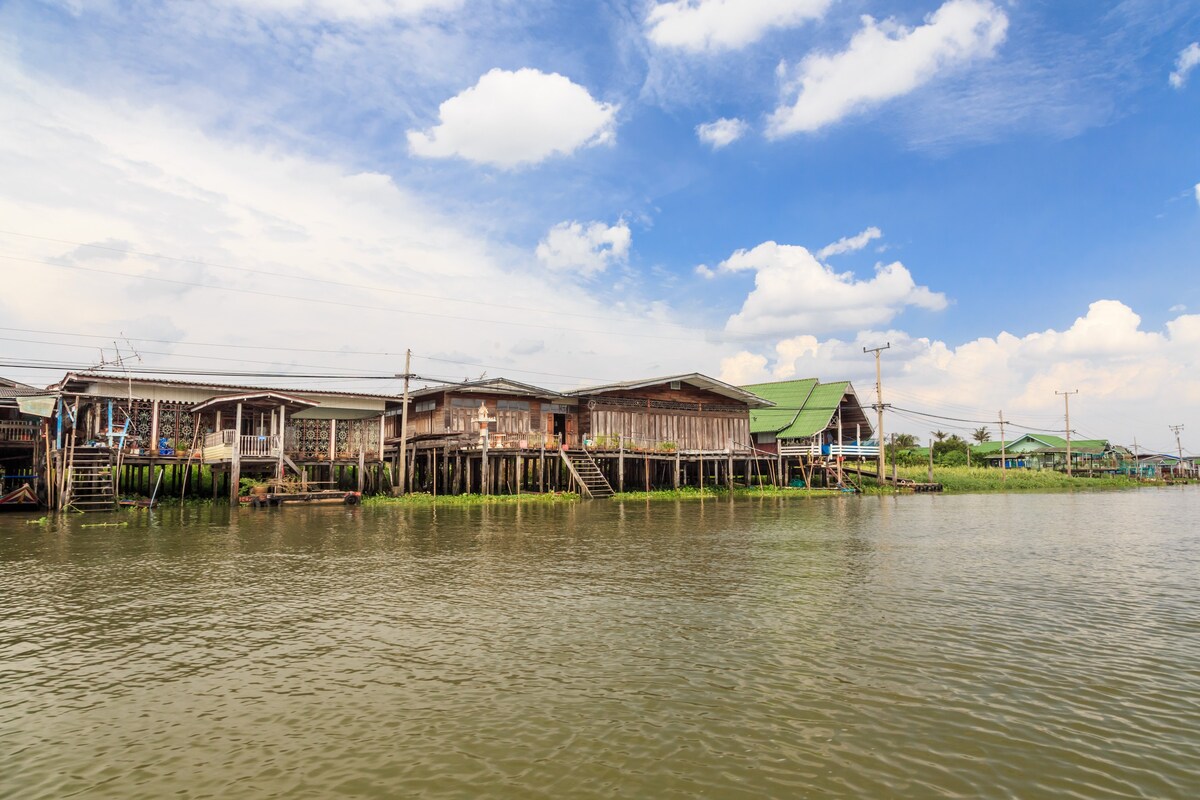 迷人的河畔房源，正对陶瓷岛(Koh Kret)