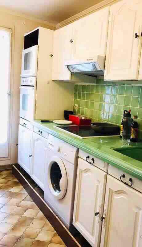 【1 bed in 4 Male/Female shared room 2】Near metro