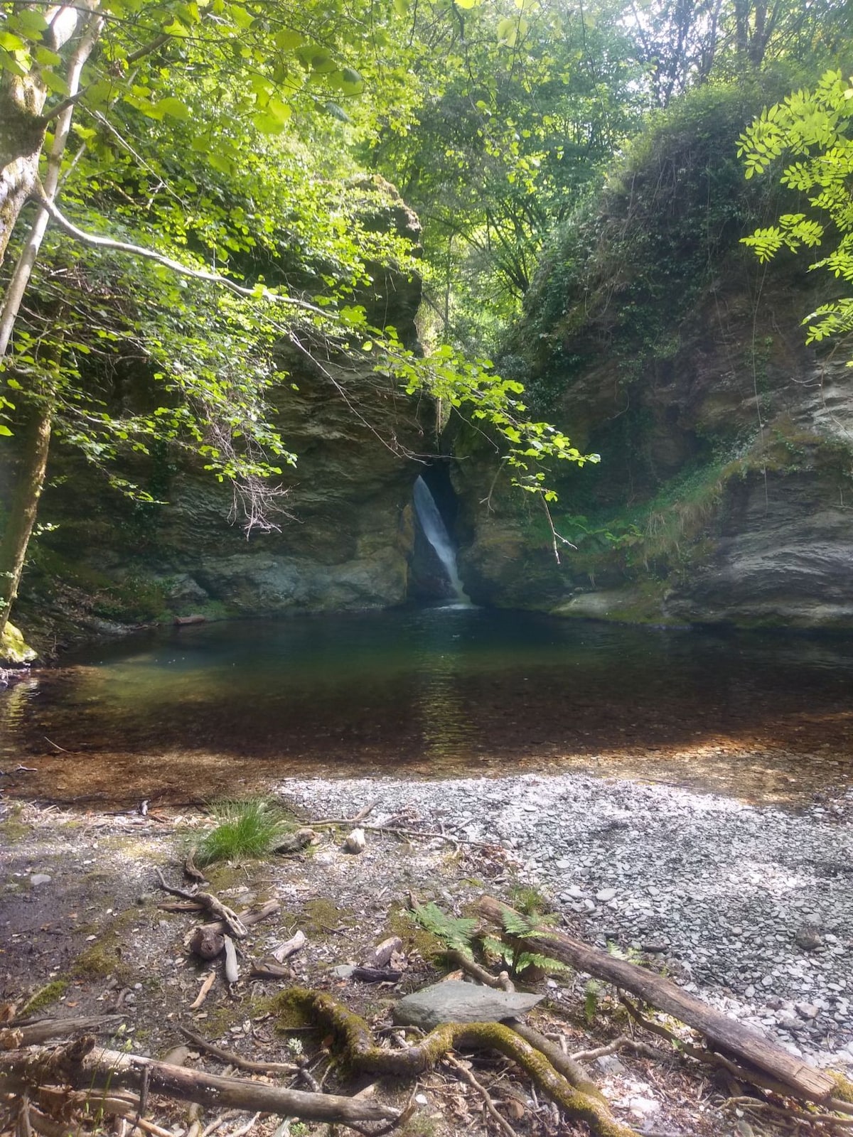 In the Cévennes, house in the woods with waterfall