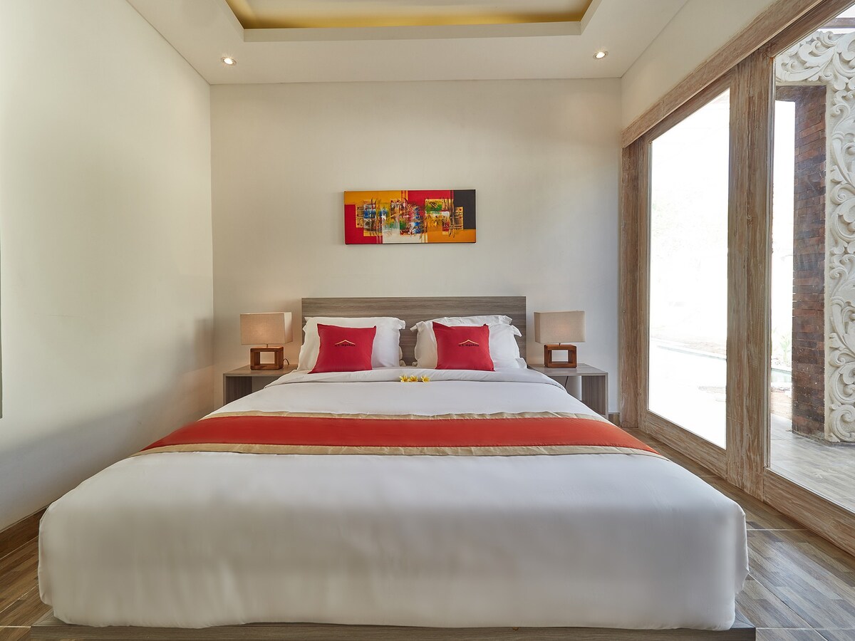 Cozy Stay in Deluxe Room near Nyang-Nyang Beach