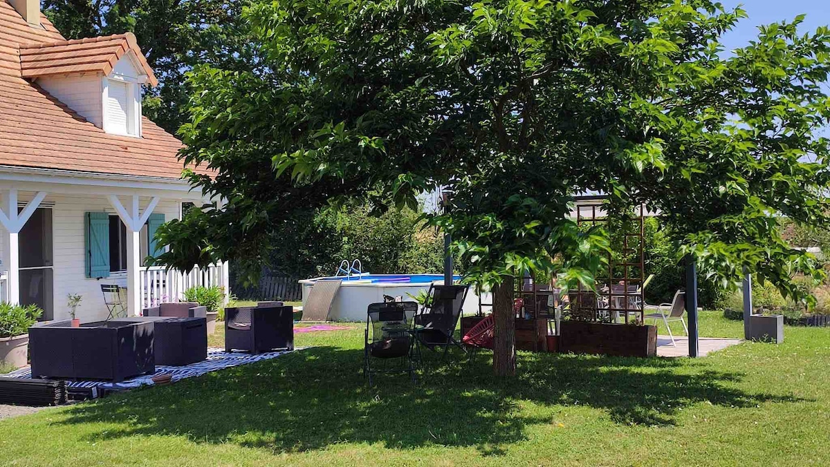 Maison calme à la campagne avec piscine