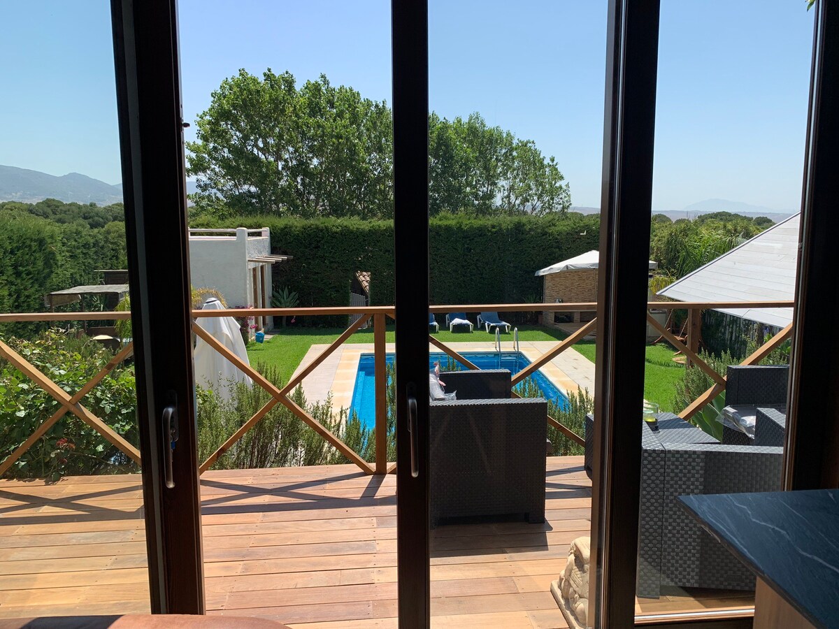 Villa Apia with pool views
