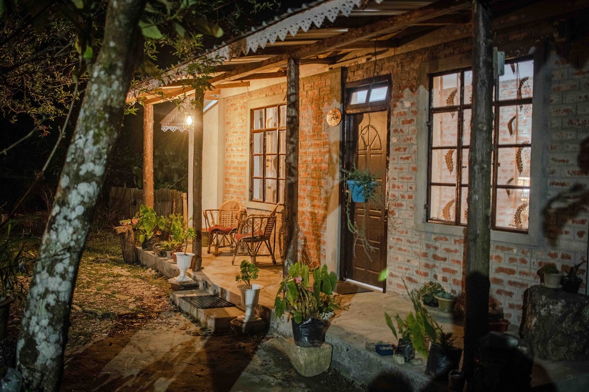 Quo Vadis Farm, Cosy Room in Hope Cottage