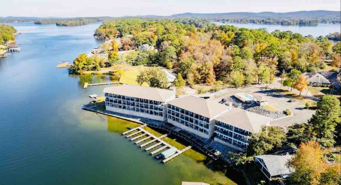 Water Front 
Lake Hamilton Condo /Pool/ Boat Slip