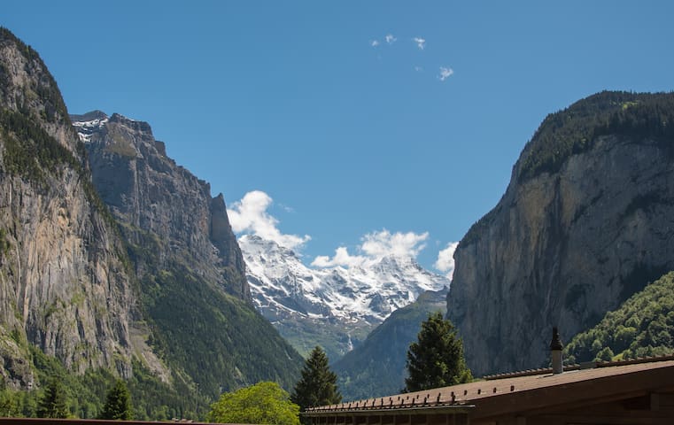 卢达本纳(Lauterbrunnen)的民宿