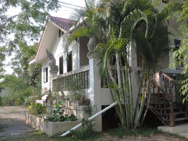 Tambon Nai Mueang的民宿