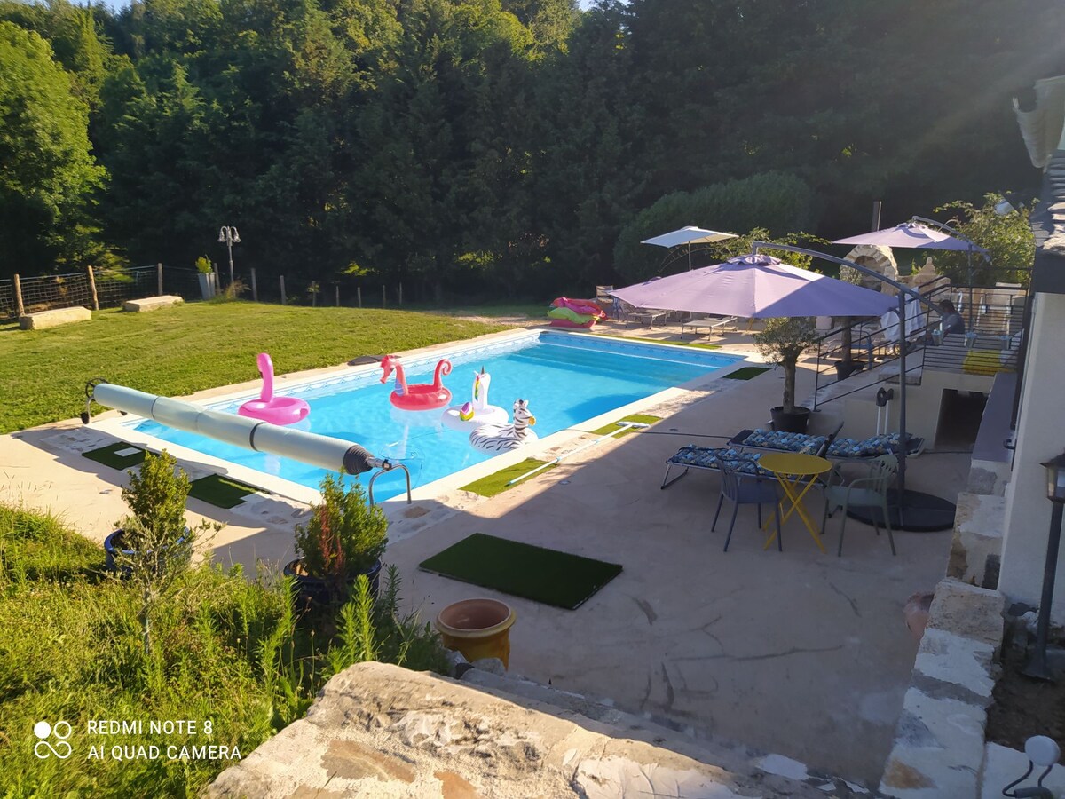 Domaine classé 5* pool house et piscine