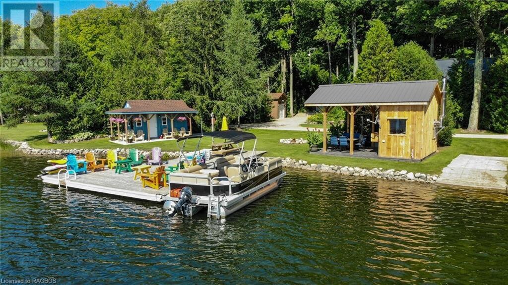 Top Rated Waterfront Cottage w/Hot Tub/Canoe/Sauna