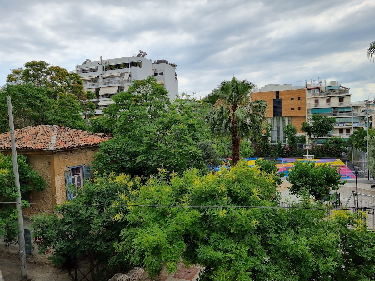 阳光明媚的绿色公寓，设备齐全，位于雅典市中心！