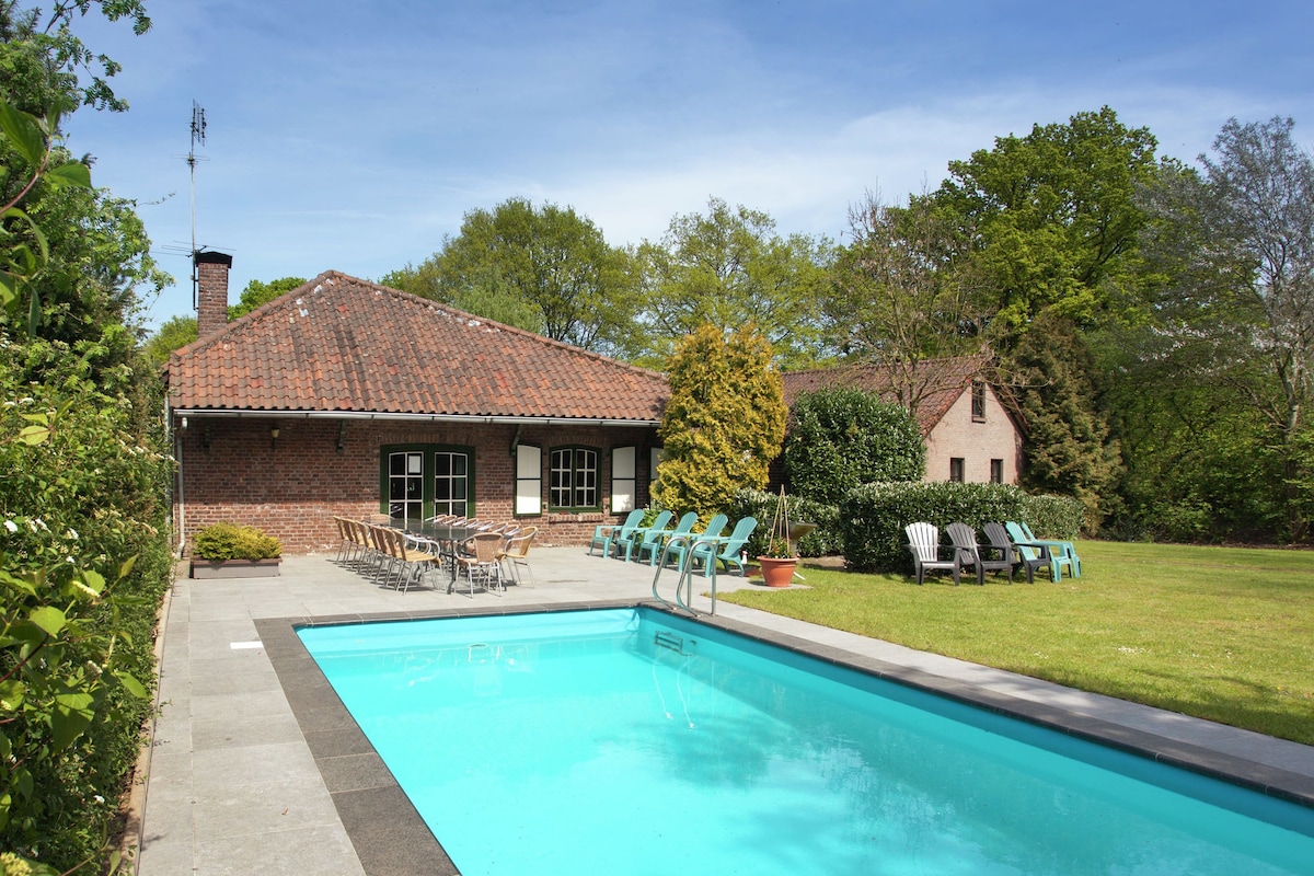 Magnificent Farmhouse in Sint Joost