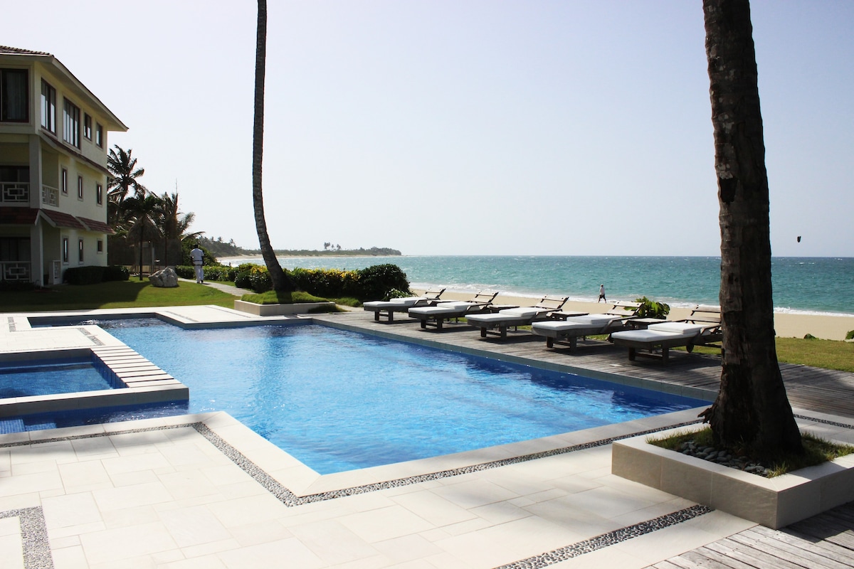 Spacious Luxury Oceanfront Kite Beach Condo
