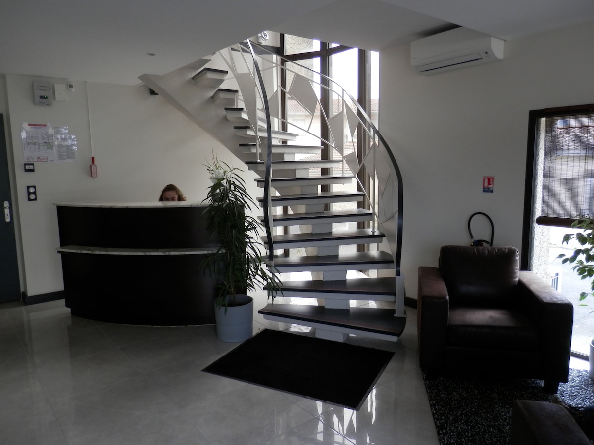 带露台的舒适单间公寓/Angouleme - Soyaux L3
