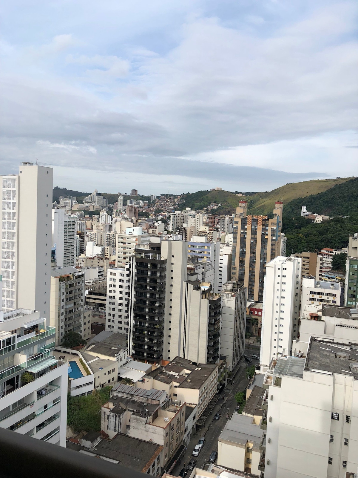 Quarto e sala aconchegante com vista deslumbrante