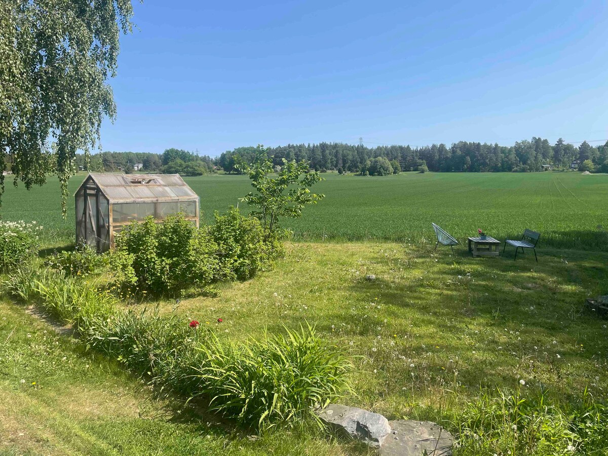 Cozy guesthouse with a view over the fields