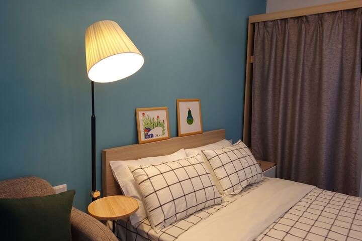 南部商务区近万达银泰城,小北欧全景落地窗房,阳光洒满整个房间,干净