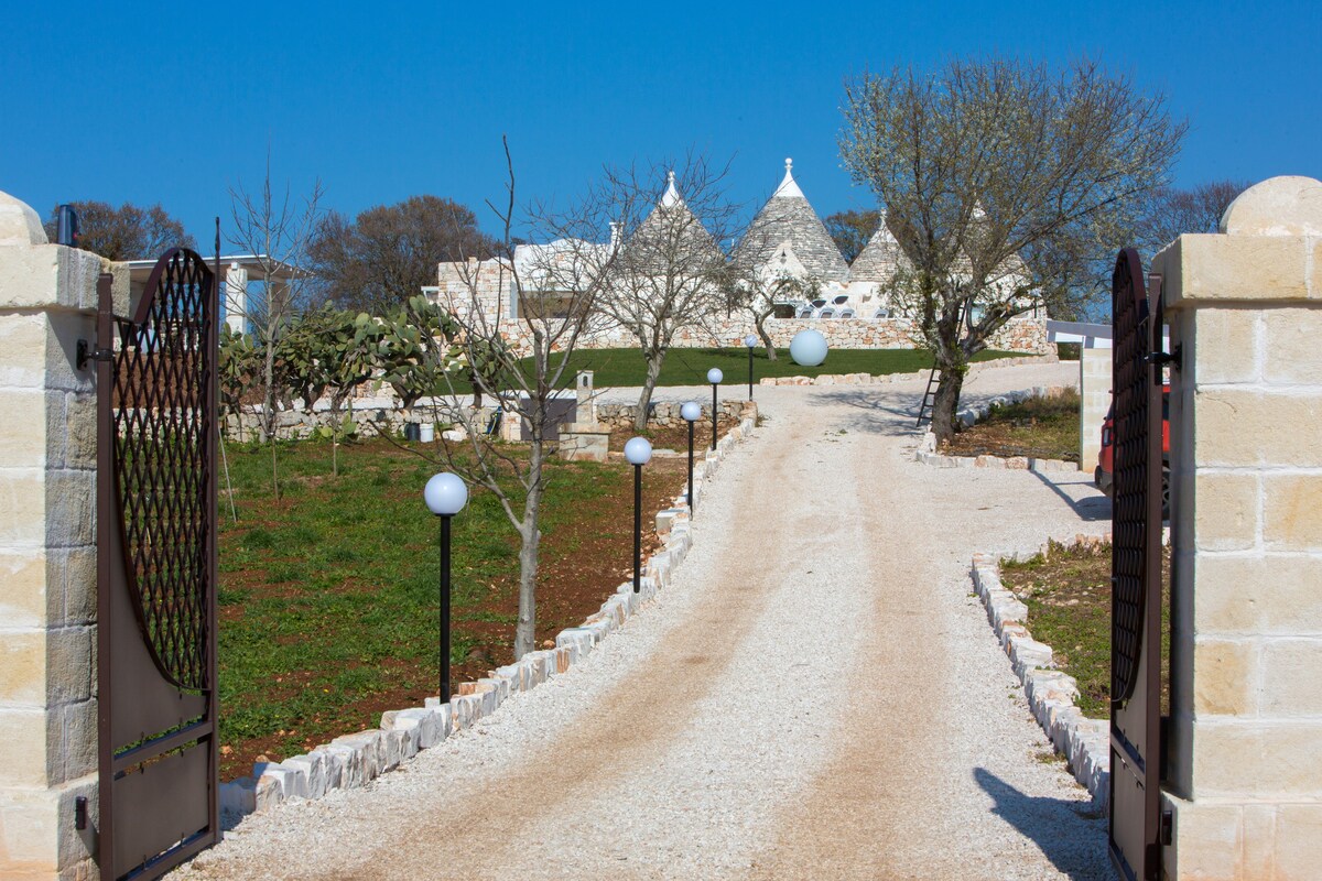 Trulli Alessia - Ostuni -温水泳池