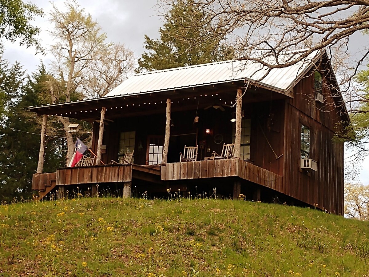 Secluded Cabin on 100 acres!