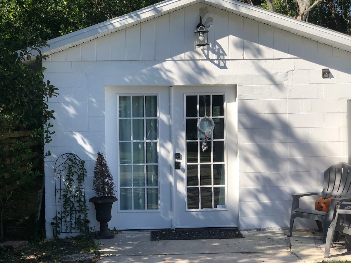 Downtown Lakeland - Cozy Guest House Studio