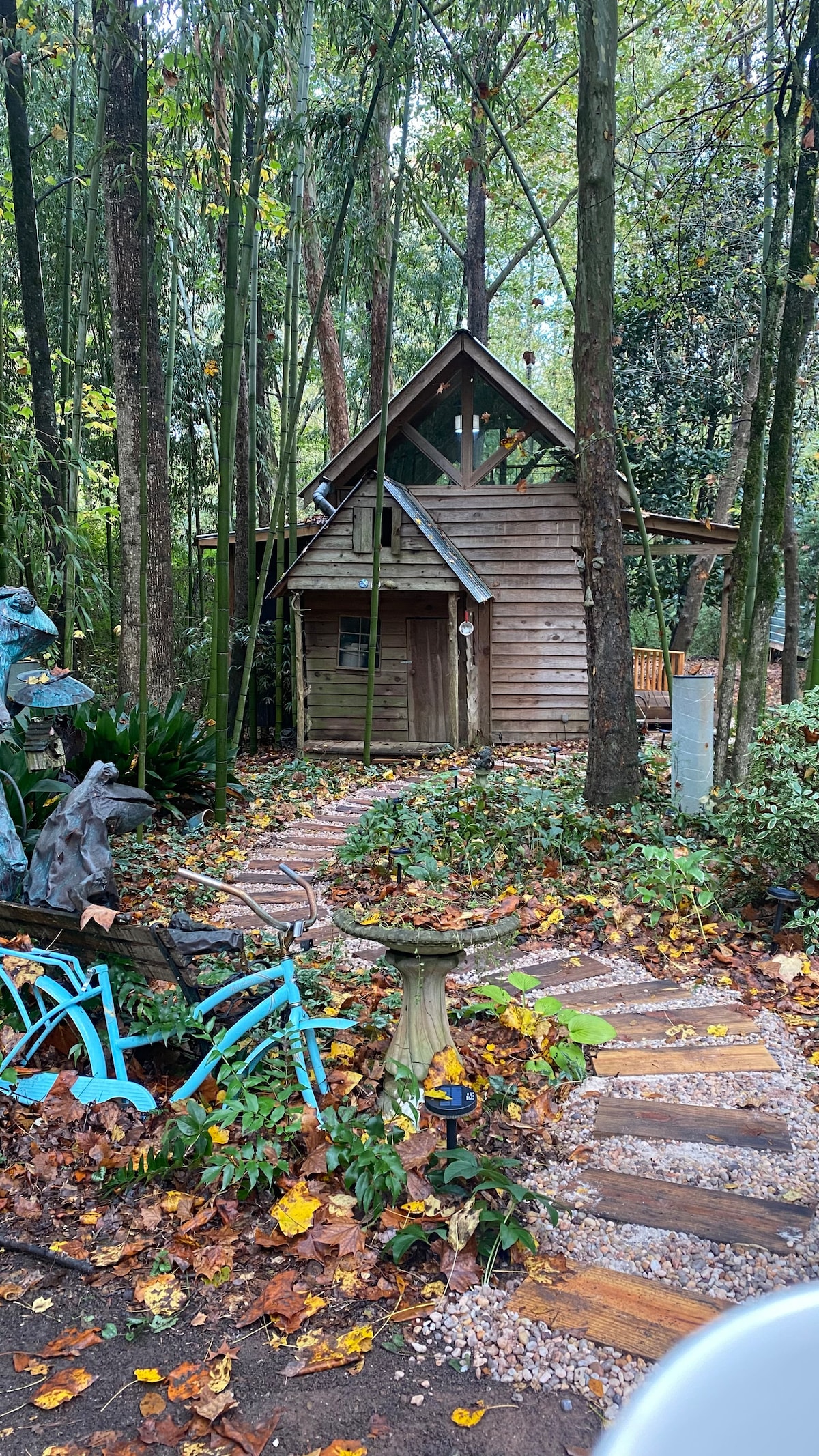 Tin Roof Rusted Tiny House -2.5 miles to downtown!