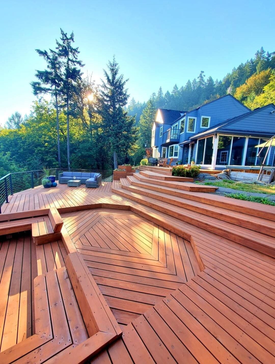 McKenzie River view with massive deck & hot tub