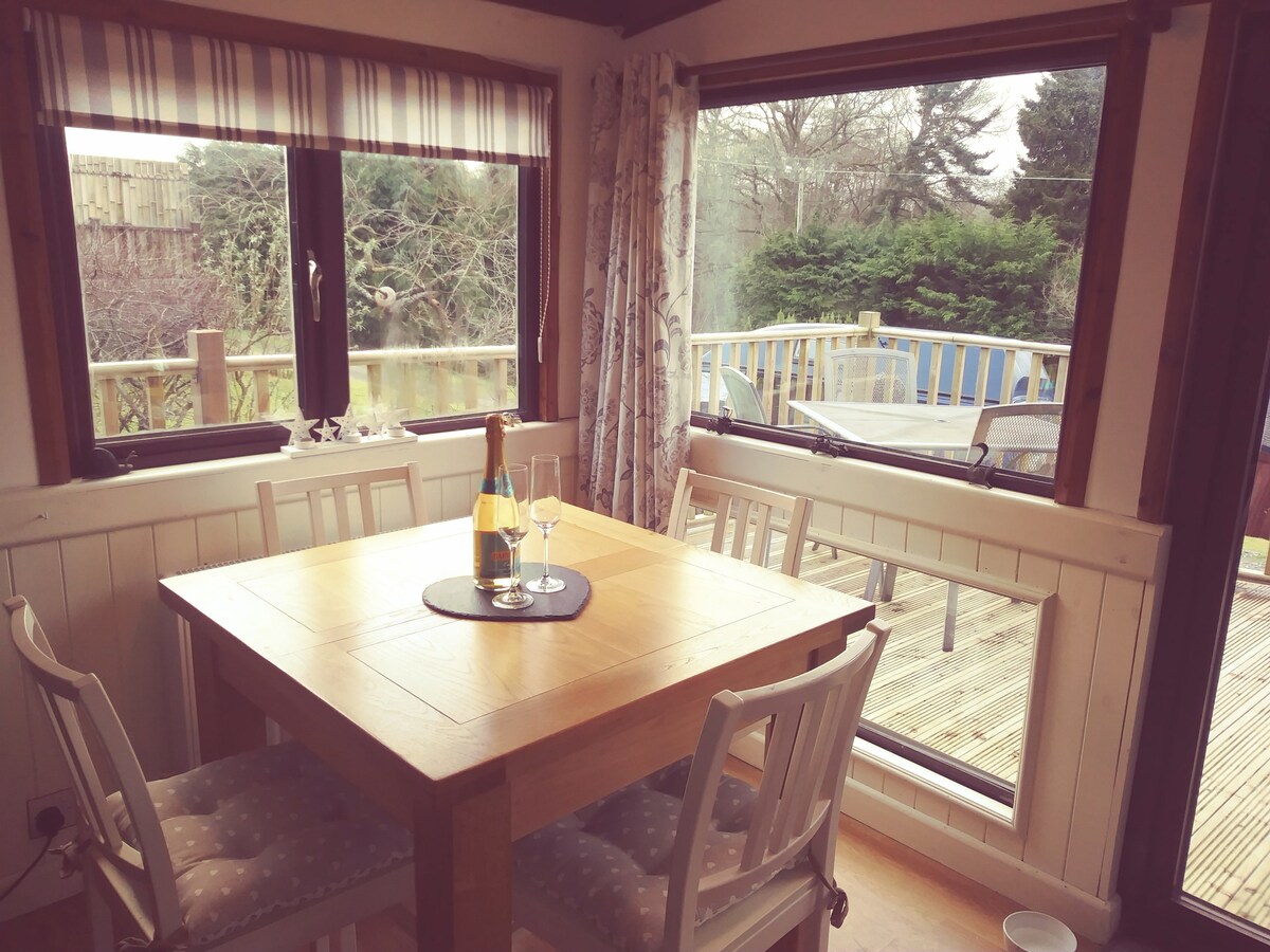 Anne 's Lodge Caerberis Holiday Park ，适合狗狗入住