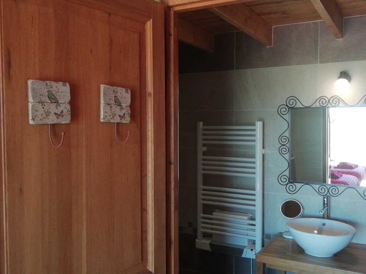 Double room-Ensuite with Shower-Coquelicot