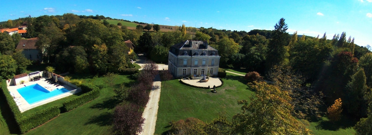 3 bedroom apartment in the grounds of a Chateau