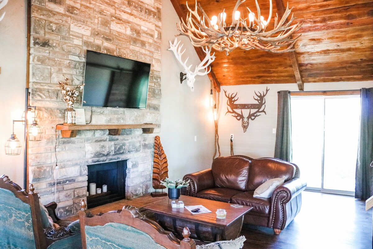 Red Deer Lodge HiBanks Ranch距离筒仓12分钟路程