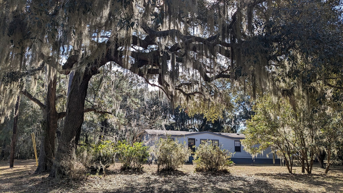 Relaxing Low Country Living