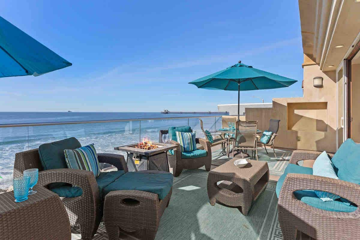 Pelican Oceanfront, Walk to Beach, Restaurants