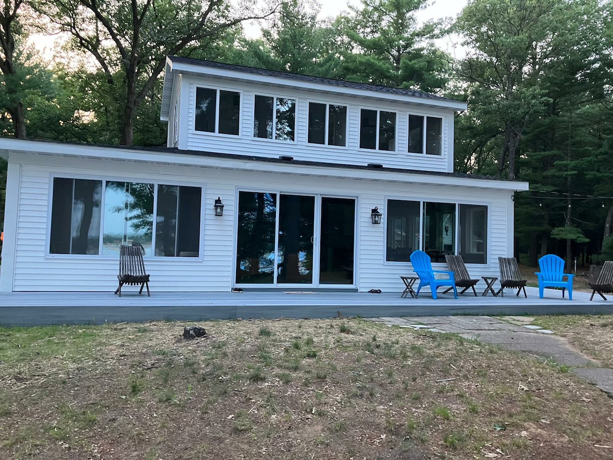 Big Star Lake 200' beach, 3 Bedrooms, sleeps 8