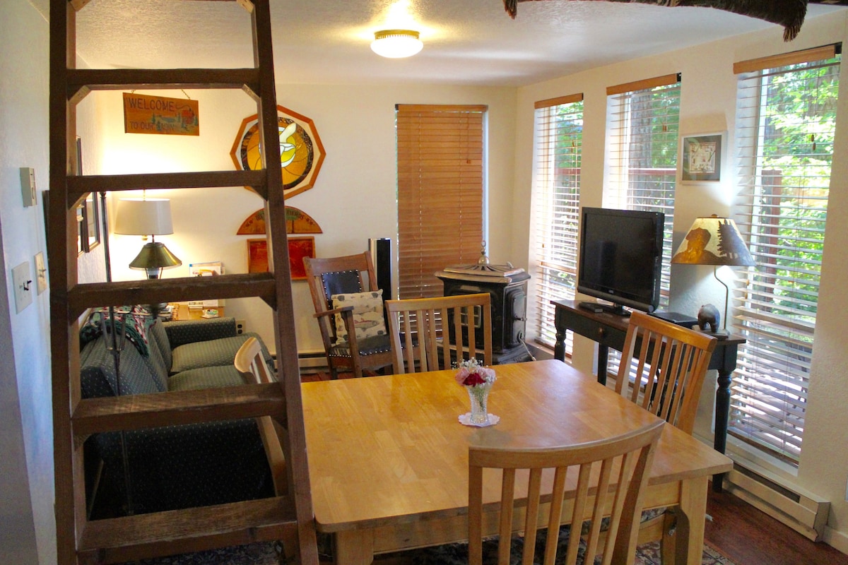 Herb 's Place - Roaring River Bed & Breakfast