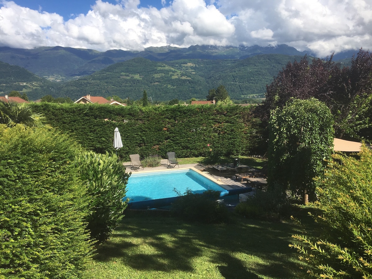 Villa avec piscine, vue exceptionnelle des alpes