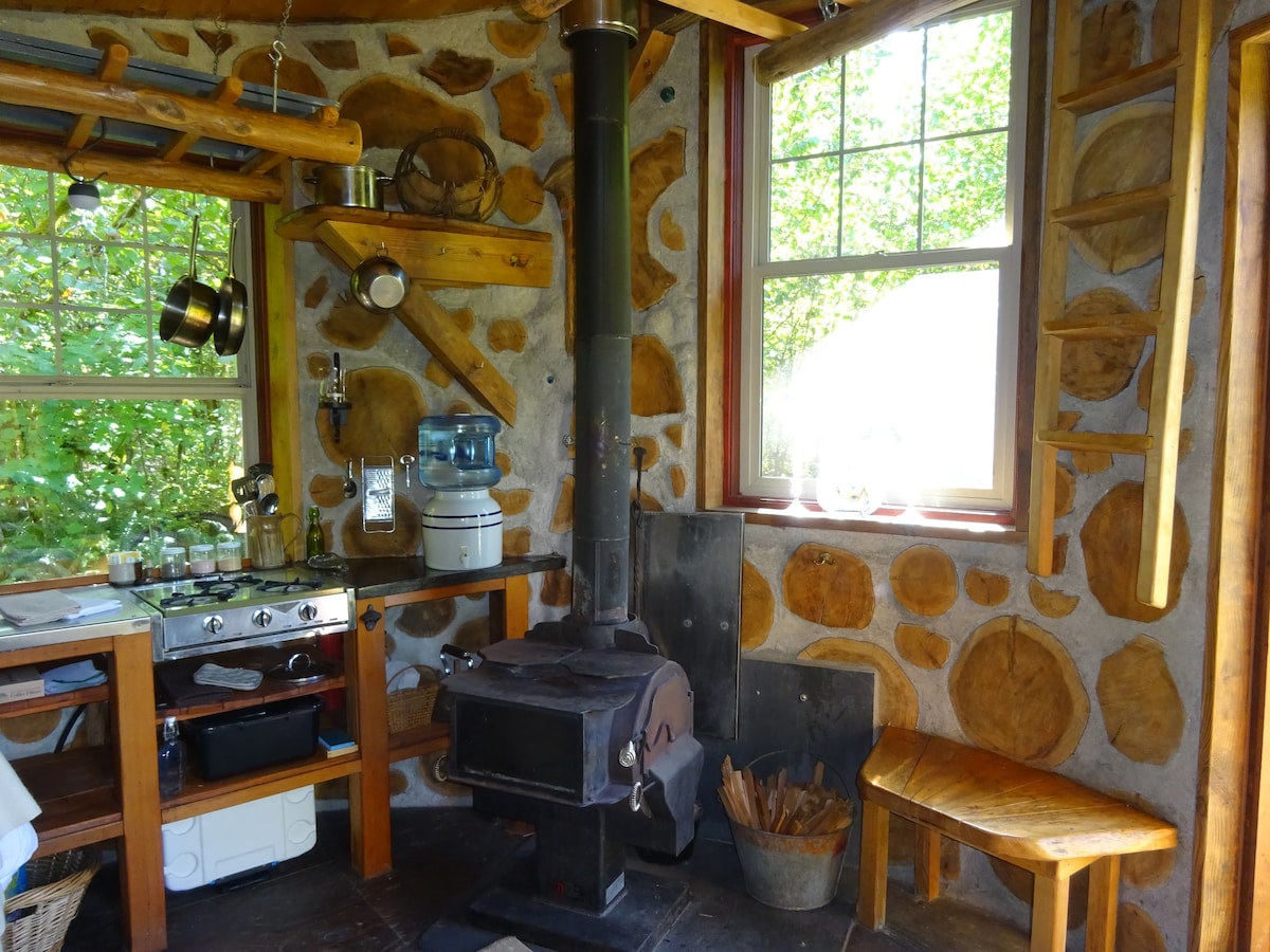 Sojourn Cabin at Feral Farm
