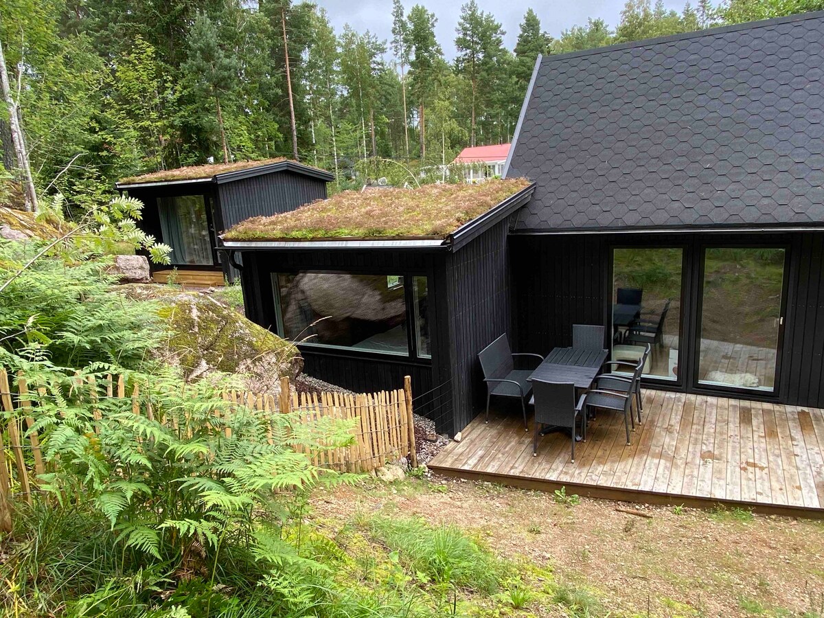 建筑师设计的小屋，靠近浴室和自然