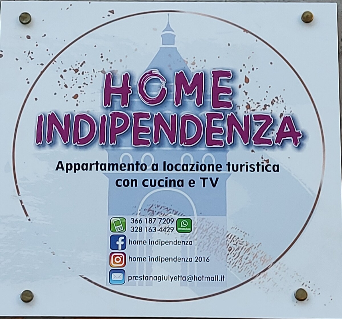 独立广场（ Piazza Independenza ）的两栋房屋