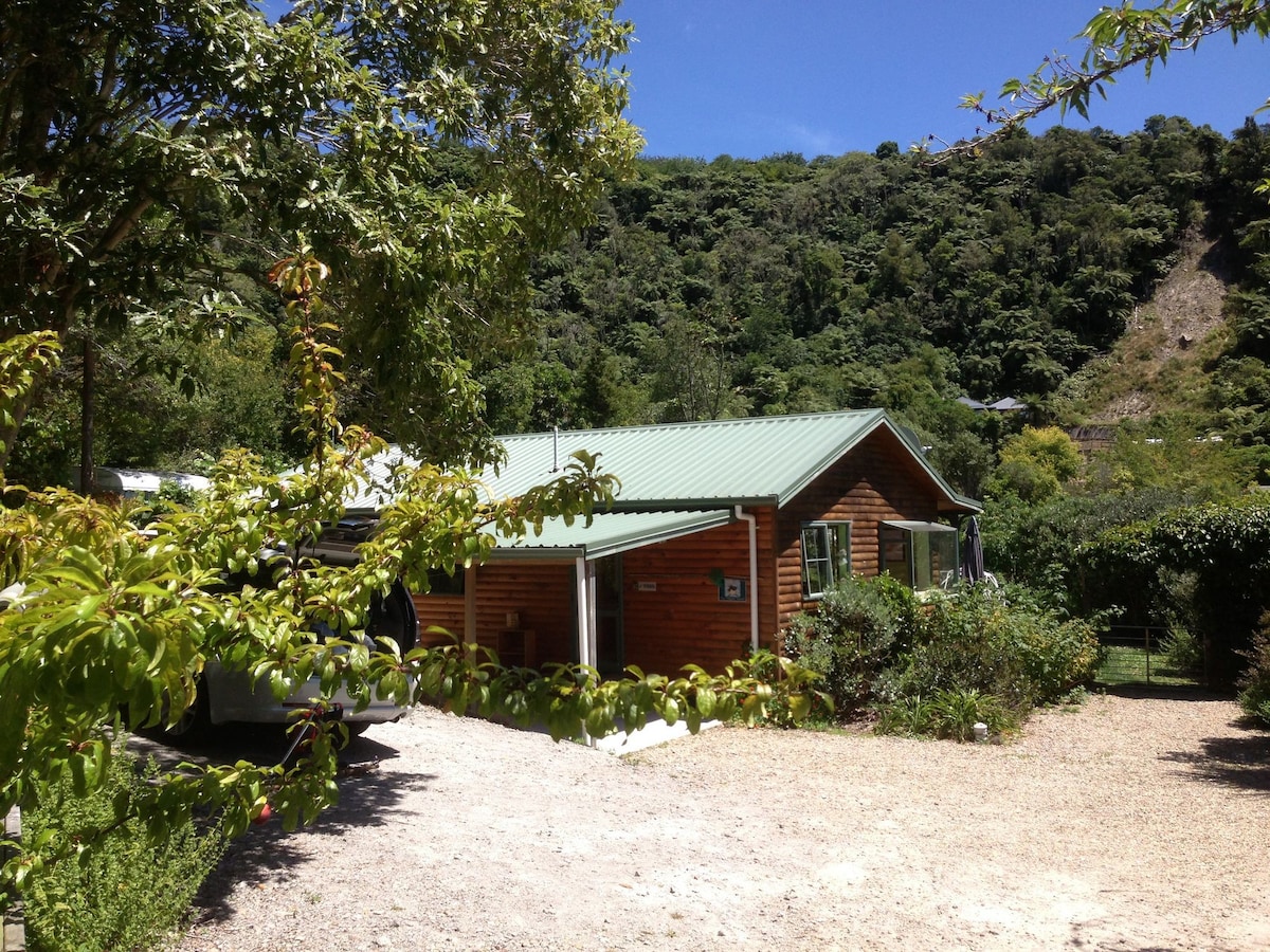 The Fidgety Fantail Holiday Cottage