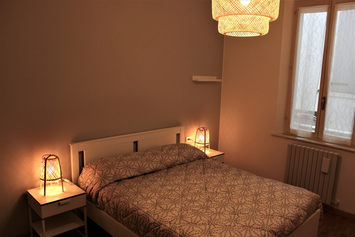 La casa del Vicolo ： 2间卧室床、无线网络和airco。