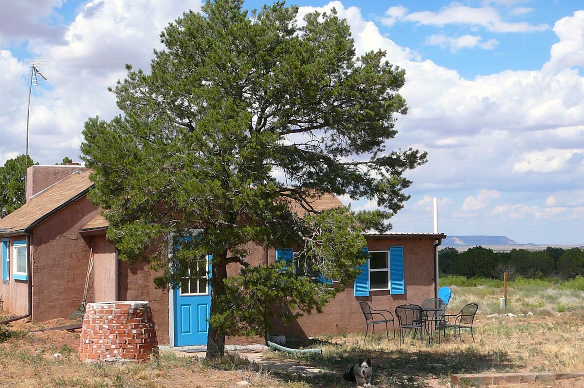 JX Ranch Bunkhouse - Cow Camp Room