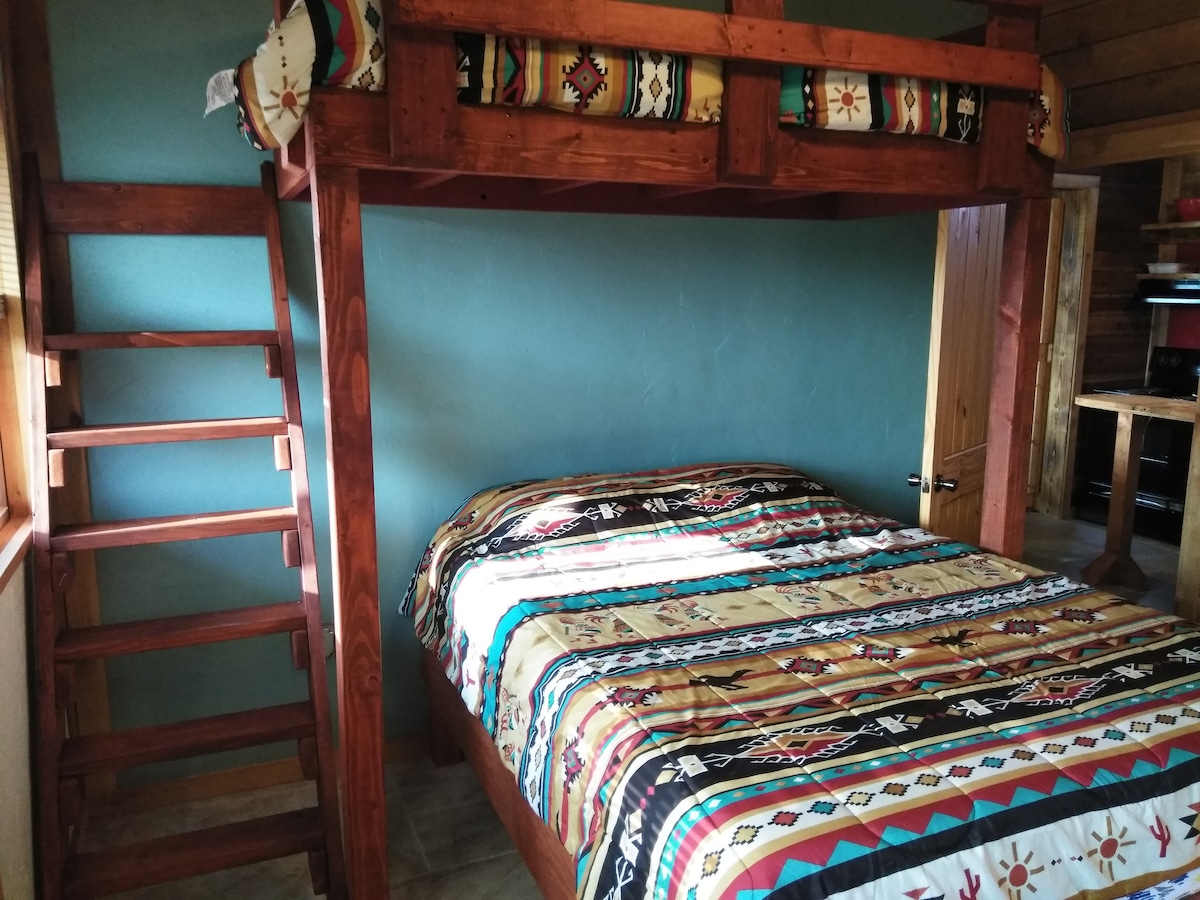 红色小屋双卧室，位于RHR、Texoma湖！