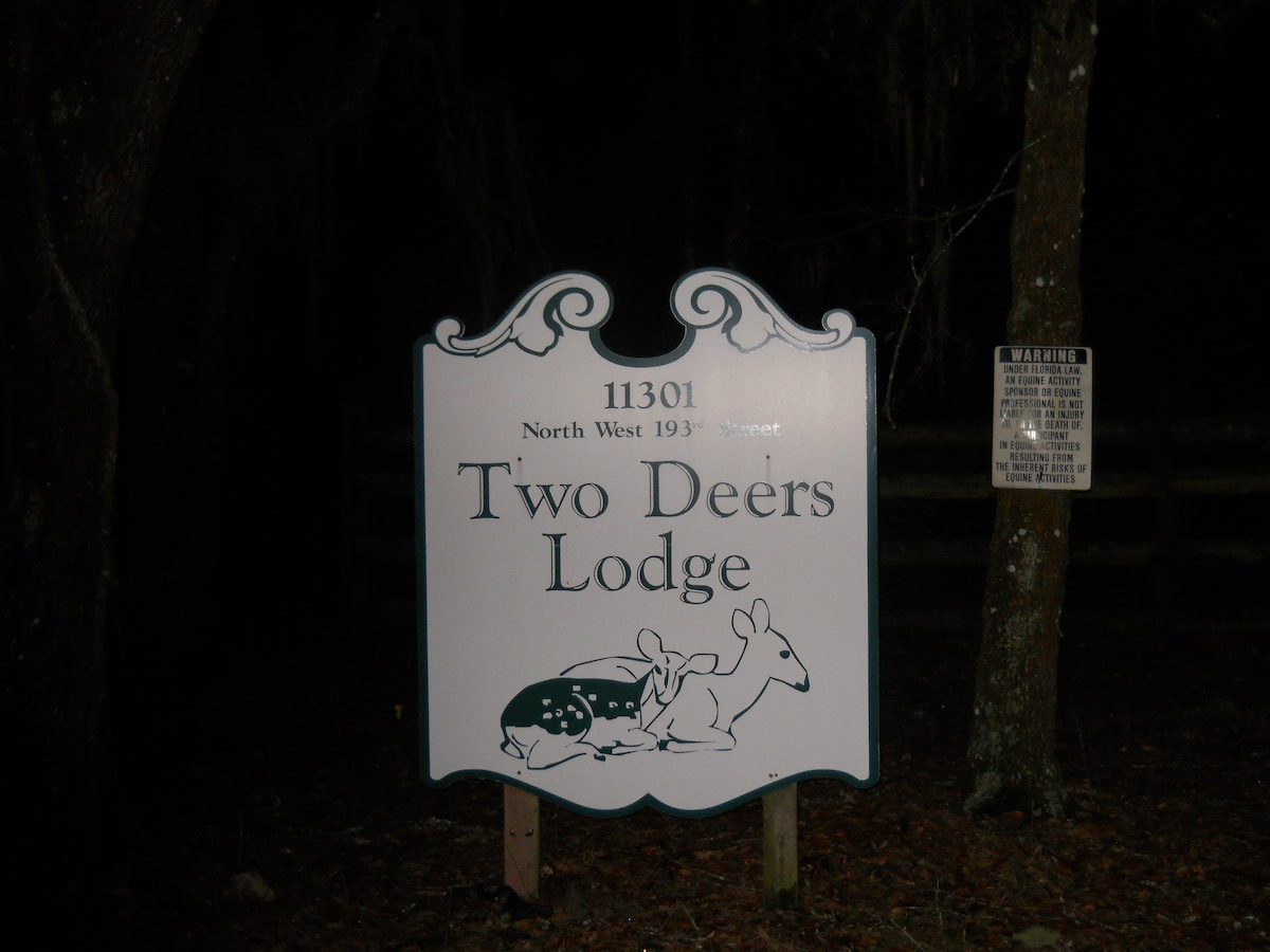 2 Deer Lodge公寓