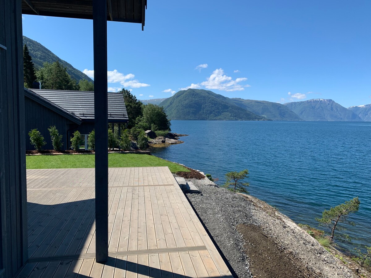 带海滩的绝佳小木屋，靠近索涅峡湾（ Sognefjorden ）。