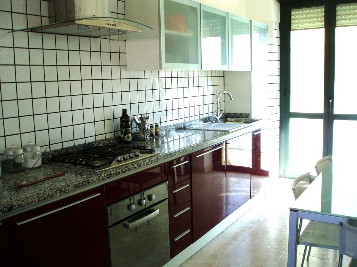 Stylish two bedrooms flat 10 minutes to the beach