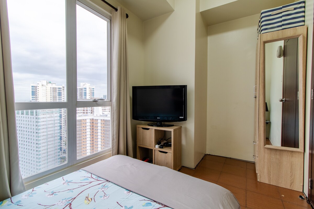 舒适的2间卧室，带全景城市景观和高速无线网络