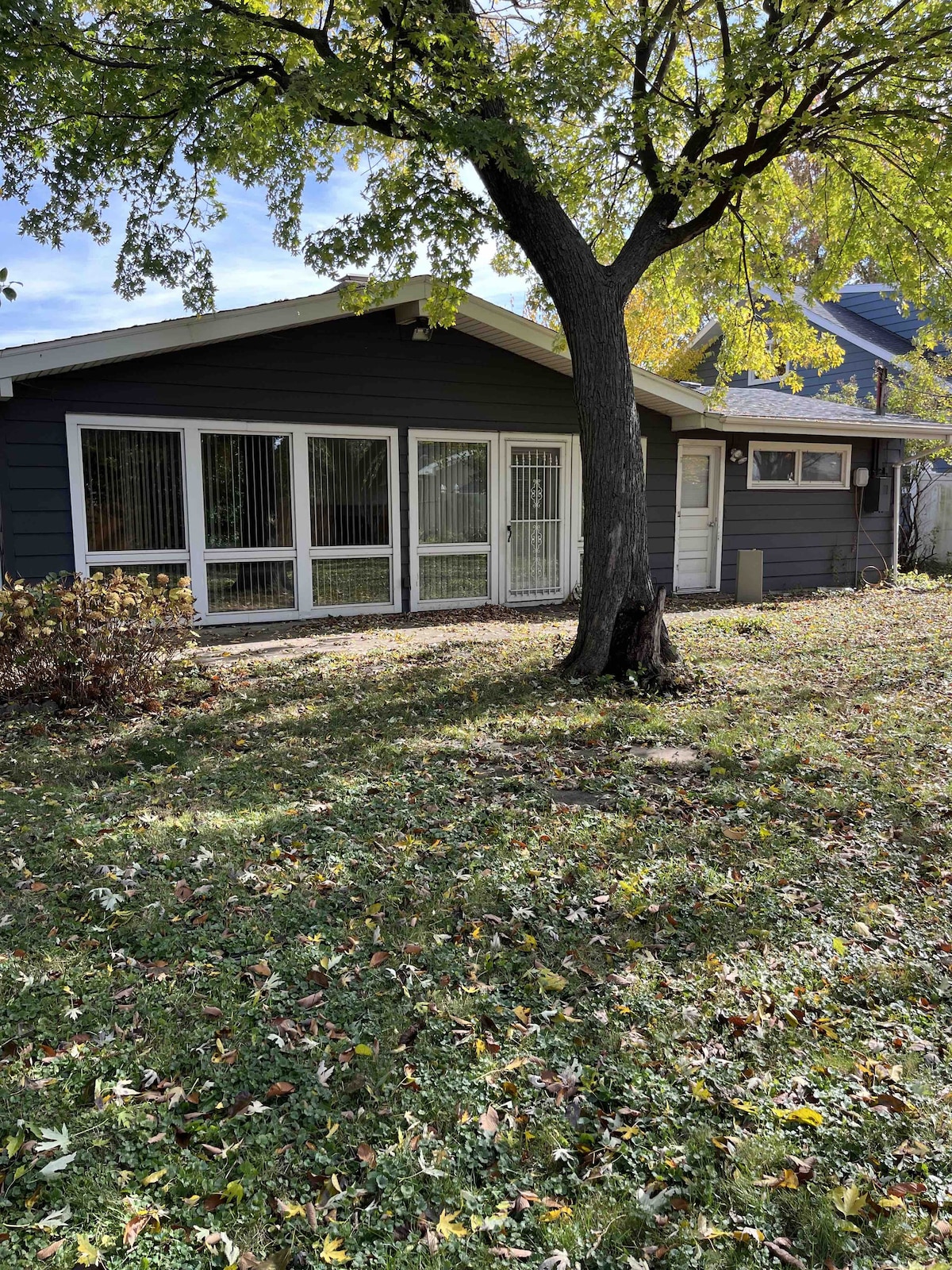 Quiet home near Chicago Colleges(3b)