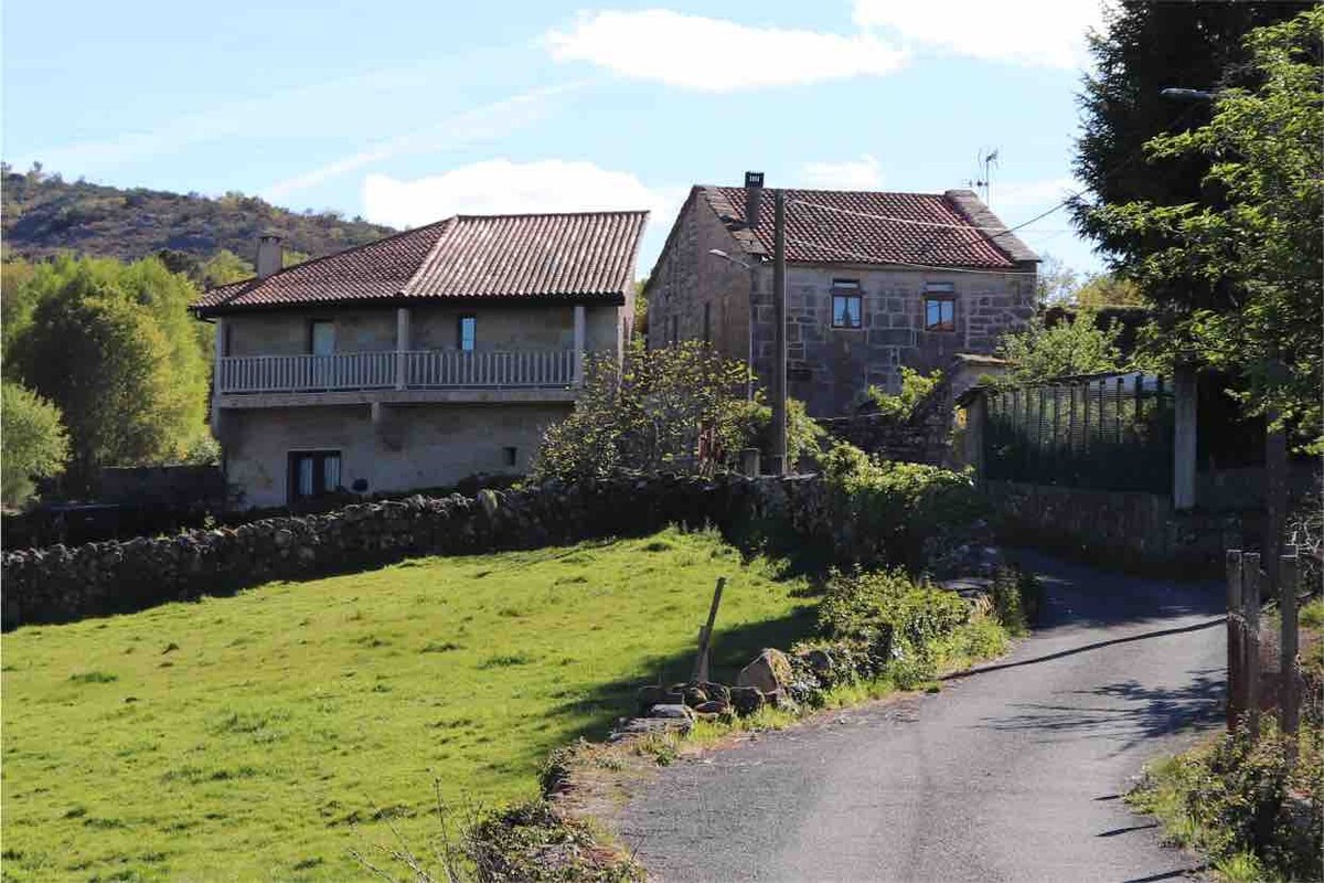 庞巴岛Ribeira Sacra市中心的设计师农舍